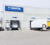 Varta-Fabrik mit LKW-Aufliegern zum Abtransport bzw. Anlieferung