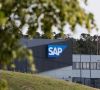 Firmengebäude mit dem Logo von SAP