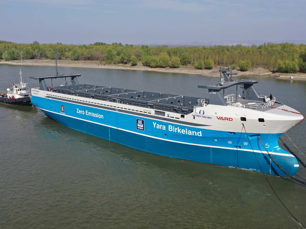 Erstes autonomes E-Containerschiff nimmt Betrieb auf